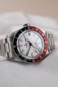 Carica l'immagine nel visualizzatore della galleria, Tudor Black Bay GMT Opaline 79830RB - Detailansicht 6