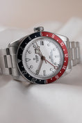 Carica l'immagine nel visualizzatore della galleria, Tudor Black Bay GMT Opaline 79830RB - Detailansicht 4