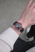 Load image into Gallery viewer, Tudor Black Bay 79230R - Detail view 3