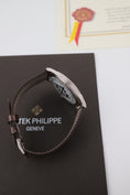 Bild in Galerie-Betrachter laden, Patek Philippe Calatrava 5196G-001 - Detailansicht 8