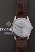 Bild in Galerie-Betrachter laden, Patek Philippe Calatrava 5196G-001 - Detailansicht 2