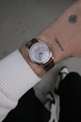 Bild in Galerie-Betrachter laden, Patek Philippe Calatrava 5196G-001 - Detailansicht 10