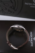 Bild in Galerie-Betrachter laden, Patek Philippe Annual Calendar Chronograph 5960/01G-001 - Detailansicht 9