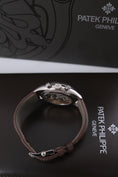 Bild in Galerie-Betrachter laden, Patek Philippe Annual Calendar Chronograph 5960/01G-001 - Detailansicht 8