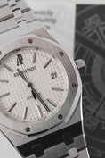 Load image into Gallery viewer, Audemars Piguet Royal Oak Selfwinding 15300ST.OO.1220ST.01 - Detailed view 1