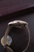 Cargue la imagen en el visor de la galería, Patek Philippe Calatrava 5107R-001 - Vista detallada 7