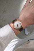 Cargue la imagen en el visor de la galería, Patek Philippe Calatrava 5107R-001 - Vista detallada 9