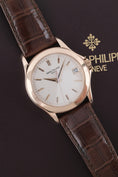 Cargue la imagen en el visor de la galería, Patek Philippe Calatrava 5107R-001 - Vista detallada 4