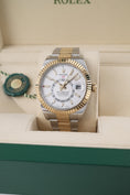 Załaduj obraz do przeglądarki galerii, Rolex Sky-Dweller 326933 - Detailansicht 1