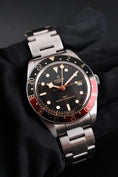 Carica l'immagine nel visualizzatore della galleria, Tudor Black Bay 58 GMT 7939G1A0NRU - Detail view 2
