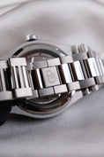 Load image into Gallery viewer, Girard Perregaux Laureato 81010-11-431-11a - Detailansicht 10