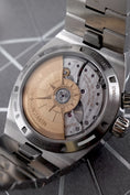 Bild in Galerie-Betrachter laden, Vacheron Constantin Overseas Dual Time 7920V/210A-B333 - Detailansicht 7