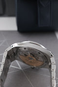 Bild in Galerie-Betrachter laden, Vacheron Constantin Overseas Dual Time 7920V/210A-B333 - Detailansicht 5
