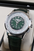 Bild in Galerie-Betrachter laden, Patek Philippe World Time Chronograph 5930P-001 - Detailansicht 2