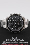 Load image into gallery viewer, Omega Speedmaster Professional Moonwatch 31030425001002 - Detailansicht 4