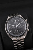 Load image into gallery viewer, Omega Speedmaster Professional Moonwatch 31030425001002 - Detailansicht 3