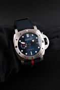 Carica l'immagine nel visualizzatore della galleria, Panerai Submersible QuarantaQuattro Luna Rossa PAM01391 - Detailansicht 3