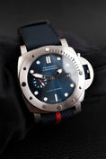Carica l'immagine nel visualizzatore della galleria, Panerai Submersible QuarantaQuattro Luna Rossa PAM01391 - Detailansicht 4