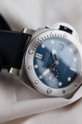 Carica l'immagine nel visualizzatore della galleria, Panerai Submersible QuarantaQuattro Luna Rossa PAM01391 - Detailansicht 2