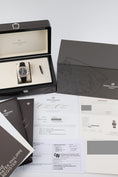 Bild in Galerie-Betrachter laden, Patek Philippe Complications 5961R-010 - Papiere und oder Lieferumfang
