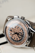 Cargar la imagen en la vista de la galería, Patek Philippe Worldtimer Chrono 5935A-001 - Detailansicht 3