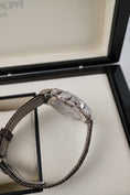 Charger l'image dans la visionneuse de la galerie, Patek Philippe Complications 5172G-010 - Vue détaillée 4