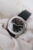 Carica l'immagine nel visualizzatore della galleria, Patek Philippe Aquanaut 5064 - Detail view 8