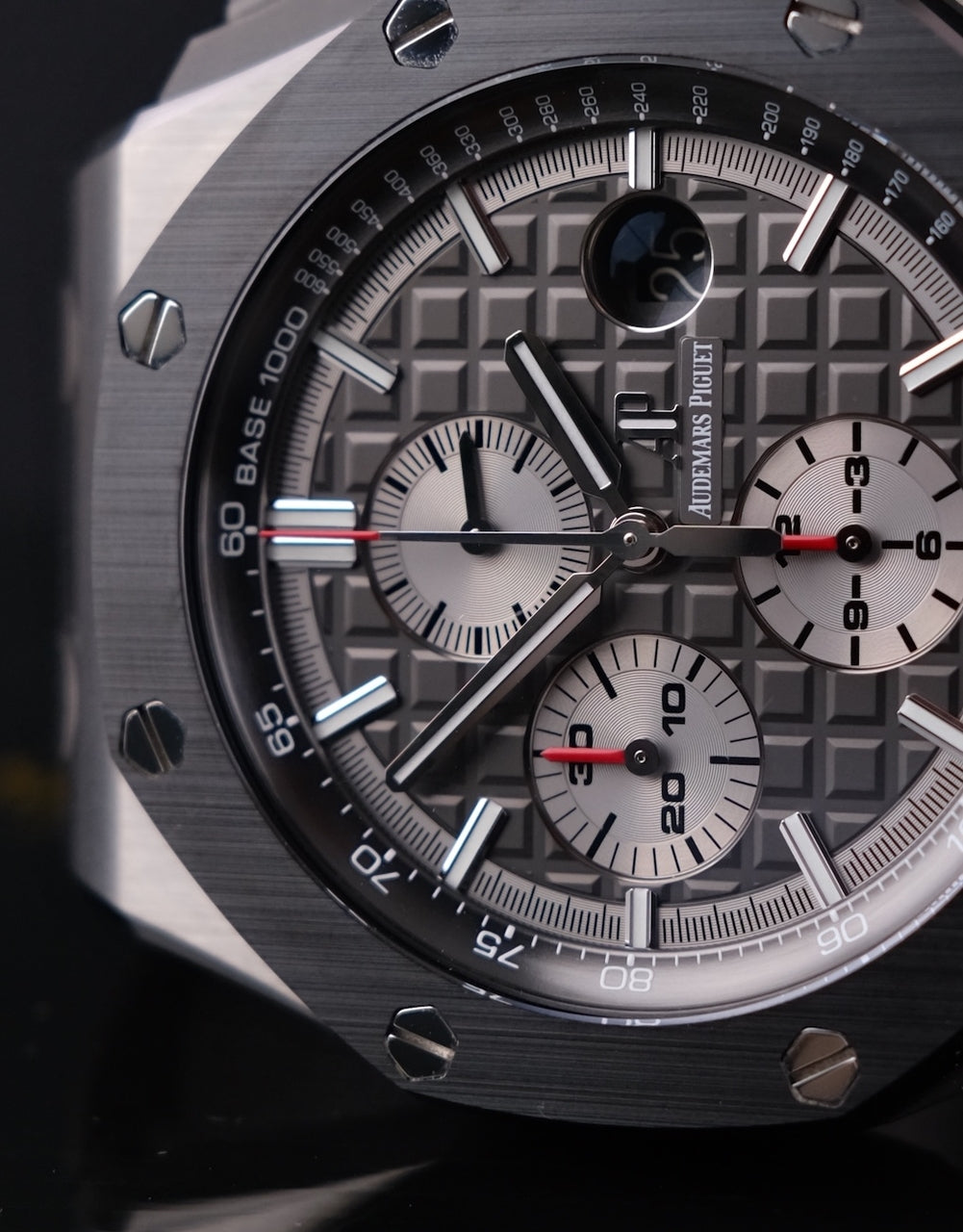 Audemars Piguet Royal Oak Offshore Chronograph Titan 264001O.OO.A004CA.01 - Detailansicht 3