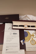 Charger l'image dans la visionneuse de la galerie, Patek Philippe Calatrava 5117R - Papiere und oder Lieferumfang