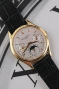 Bild in Galerie-Betrachter laden, Patek Philippe Perpetual Calendar 3940J - Detail view 1