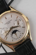 Bild in Galerie-Betrachter laden, Patek Philippe Perpetual Calendar 3940J - Detail view 2