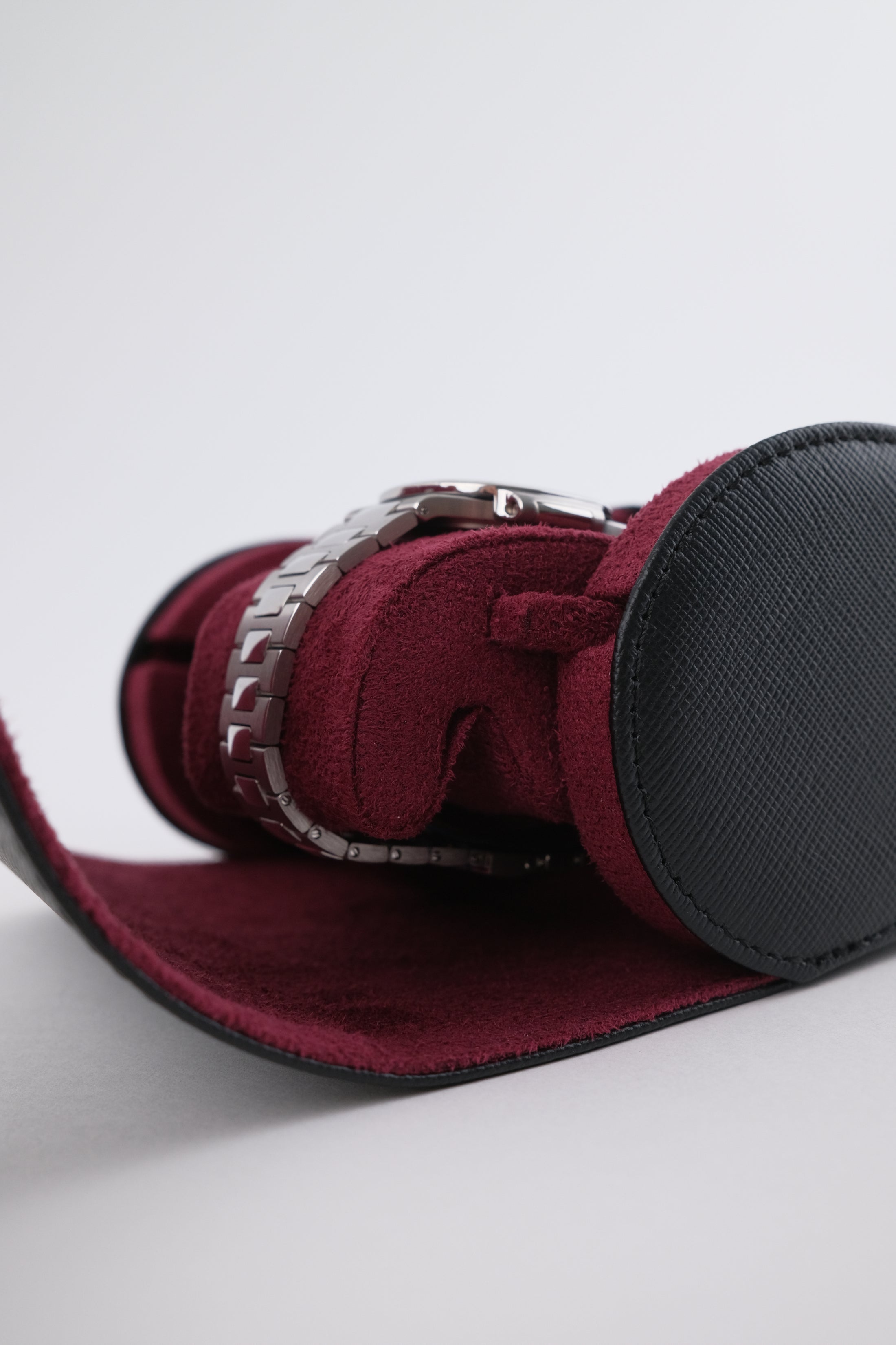 Uhrenrolle 2 - Medium - Midnight Black & Wine Red