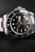 Cargar la imagen en la vista de la galería, Rolex Sea-Dweller 126600 - Detail view 2
