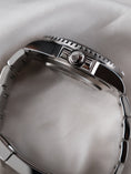 Cargar la imagen en la vista de la galería, Rolex Sea-Dweller 126600 - Detail view 9
