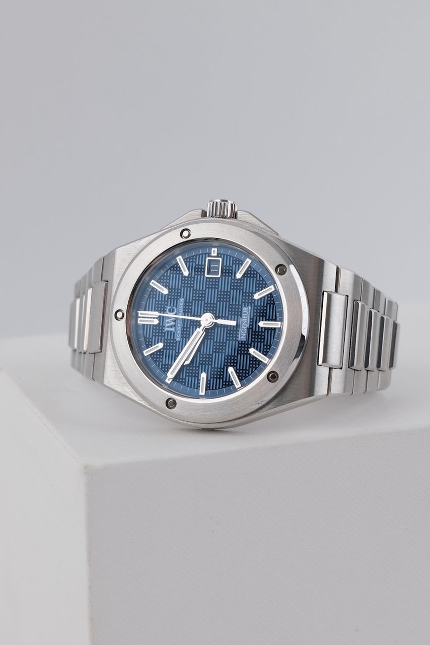 IWC Ingenieur Automatic 40 IW328907 - Detail view 4
