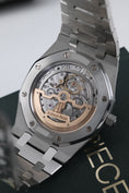 Load image into gallery viewer, Audemars Piguet Royal Oak Jumbo 15202ST.OO.1240ST.01 - Detailed view 10
