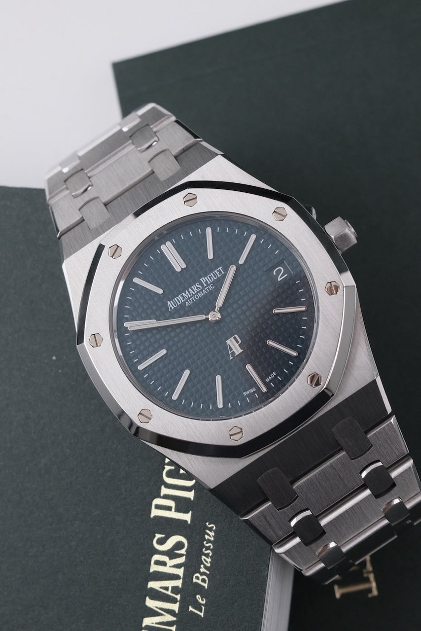 Audemars Piguet Royal Oak Jumbo 15202ST.OO.1240ST.01 - Detailed view 4