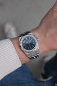 Load image into gallery viewer, Audemars Piguet Royal Oak Jumbo 15202ST.OO.1240ST.01 - Detailed view 11
