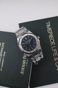 Load image into gallery viewer, Audemars Piguet Royal Oak Jumbo 15202ST.OO.1240ST.01 - Detailed view 3
