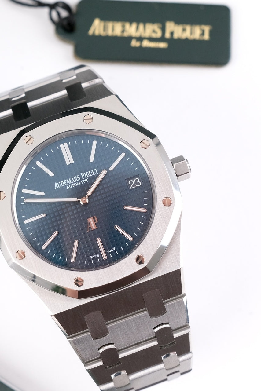 Audemars Piguet Royal Oak Jumbo 15202ST.OO.1240ST.01 - Detailed view 2