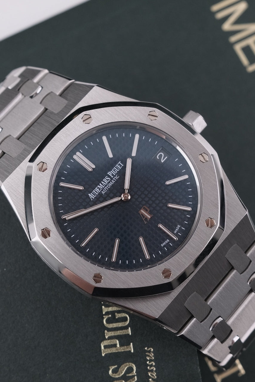 Audemars Piguet Royal Oak Jumbo 15202ST.OO.1240ST.01 - Detailed view 5