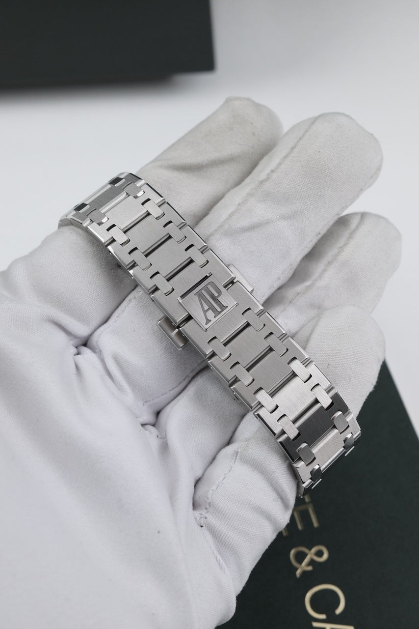 Audemars Piguet Royal Oak Jumbo 15202ST.OO.1240ST.01 - Detailed view 8