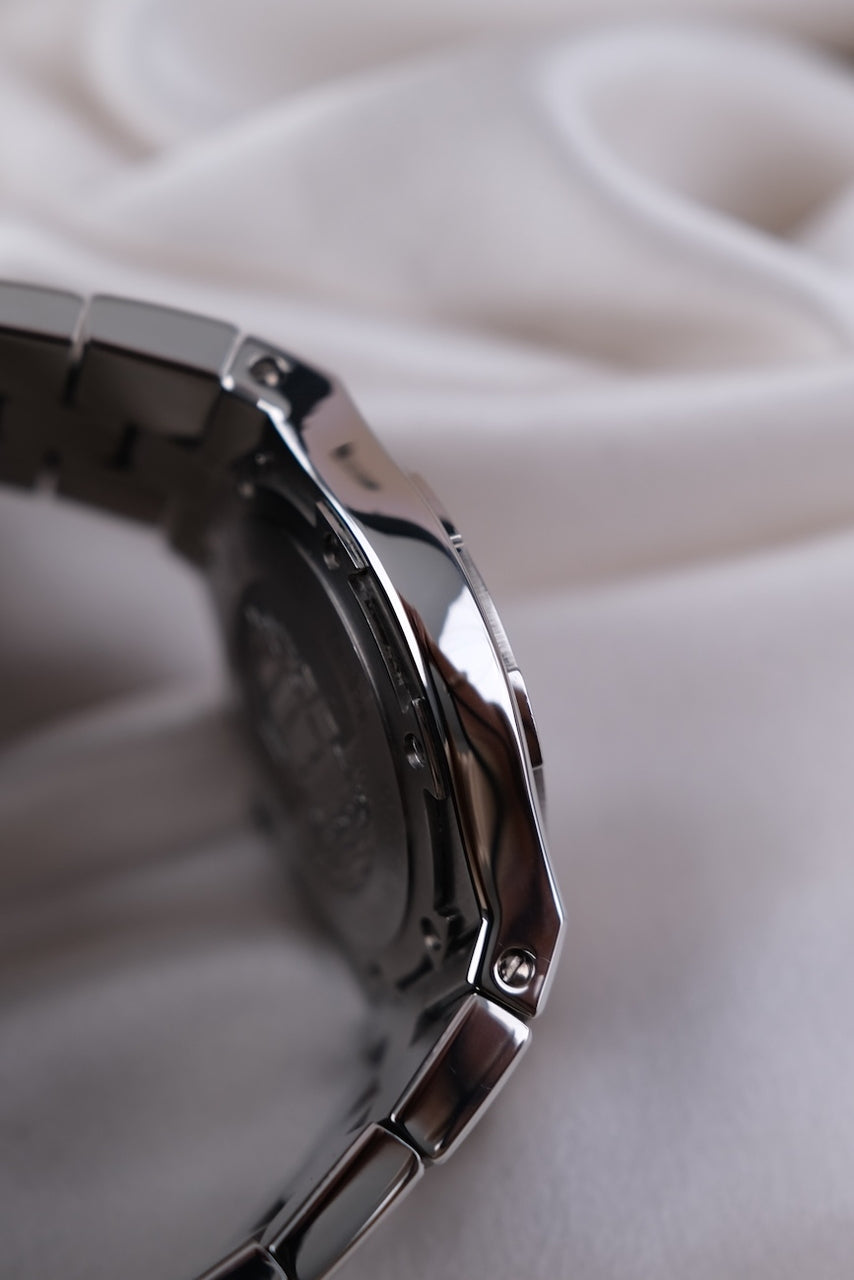 Vacheron Constantin Overseas Steel Bracelet, Steel Case White Dial, 35mm, made in Switzerland, Automatic Movement 42050 - Detailansicht 7