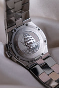 Carica l'immagine nel visualizzatore della galleria, Vacheron Constantin Overseas Steel Bracelet, Steel Case White Dial, 35mm, made in Switzerland, Automatic Movement 42050 - Detailansicht 11
