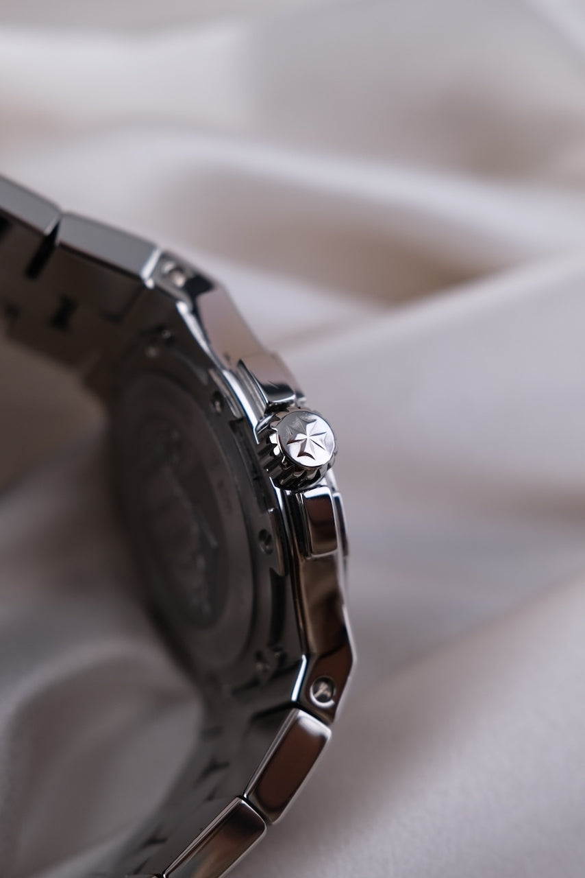 Vacheron Constantin Overseas Steel Bracelet, Steel Case White Dial, 35mm, made in Switzerland, Automatic Movement 42050 - Detailansicht 8