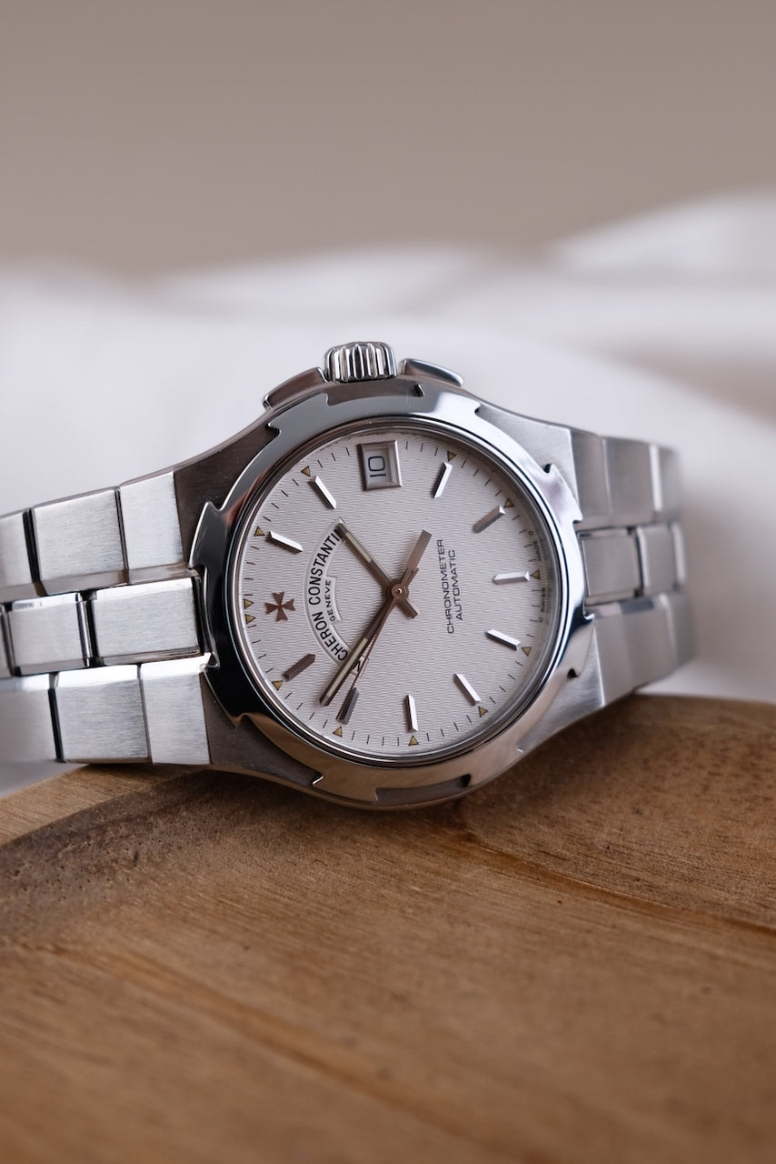 Vacheron Constantin Overseas Steel Bracelet, Steel Case White Dial, 35mm, made in Switzerland, Automatic Movement 42050 - Detailansicht 5