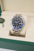 Cargue la imagen en el visor de la galería, Rolex GMT-Master II 126710BLNR - Detailansicht 1
