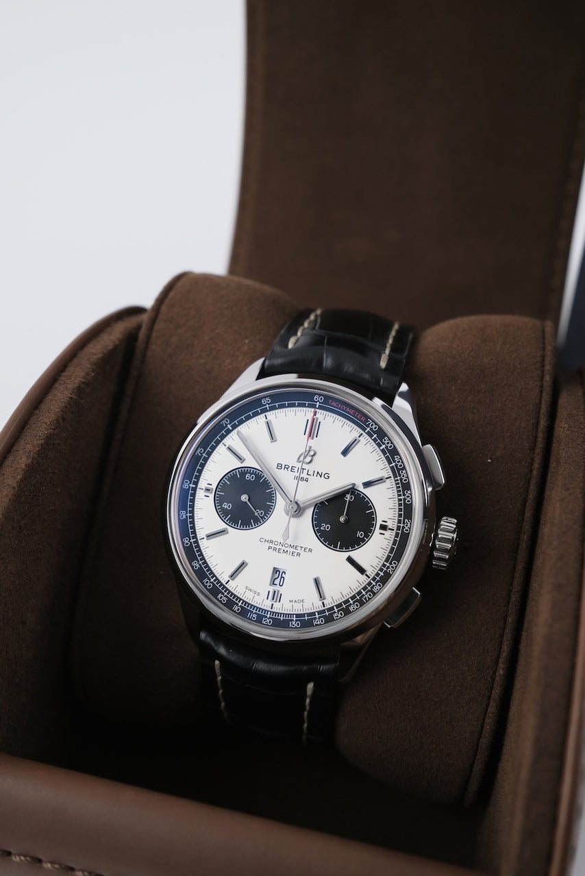 Chronographe Breitling Premier B01 AB0118221G1P1 - Vue détaillée 1