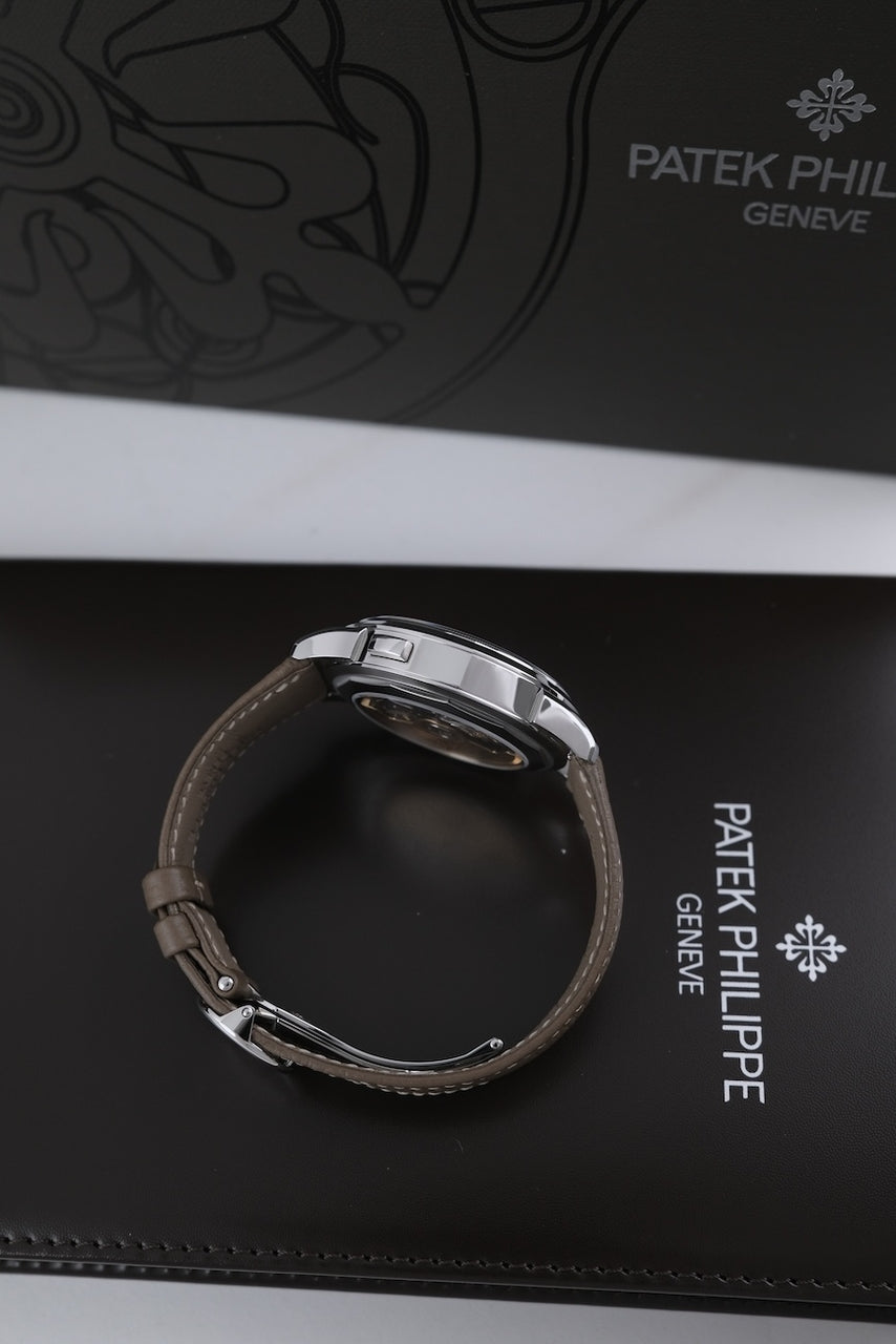 Patek Philippe World Time 5935A-001 - vue détaillée 7