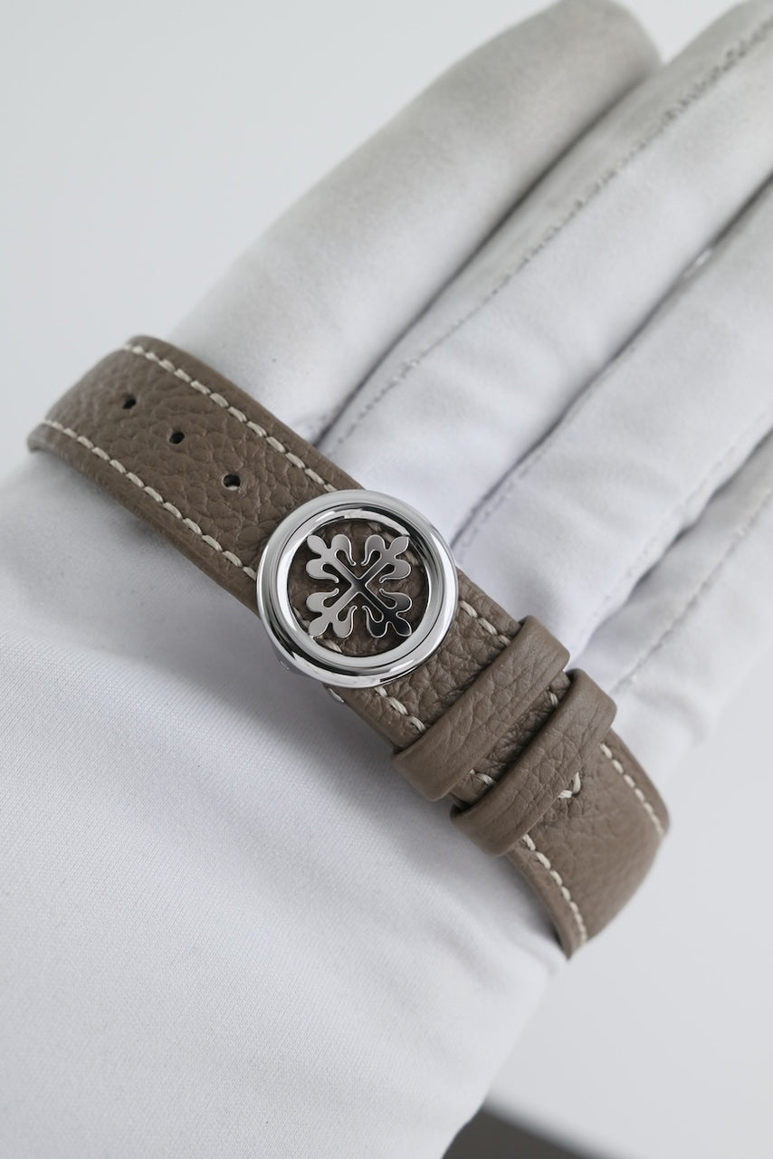 Patek Philippe World Time 5935A-001 - vue détaillée 8